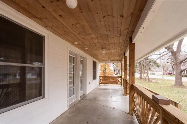 $299,900 | 427 Pine Street, Wellsville, KS 66092