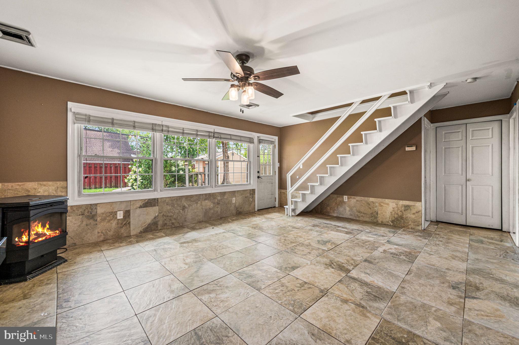 26 Inlet Road Levittown, PA 19057 - Photo 3 of 23 Gallery Image 3