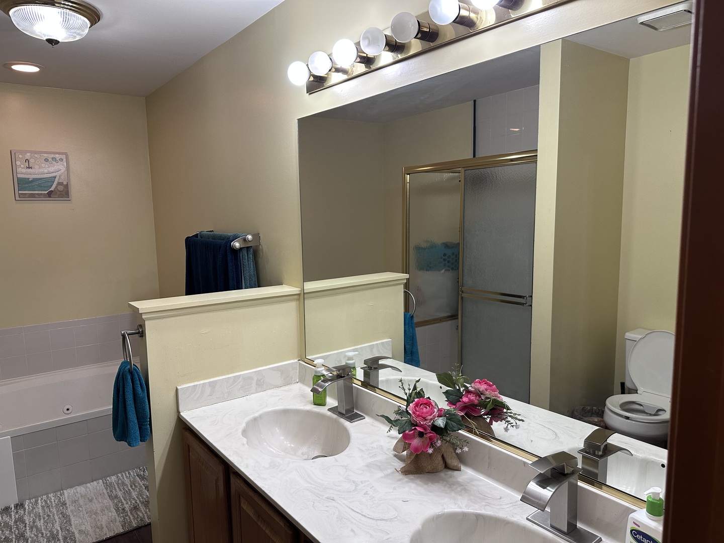 2153 Seaver Lane Hoffman Estates, IL 60169 - Photo 23 of 36 a bathroom with a sink vanity and a mirror