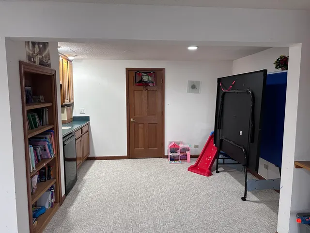 $2,950 | 2153 Seaver Lane, Hoffman Estates, IL 60169