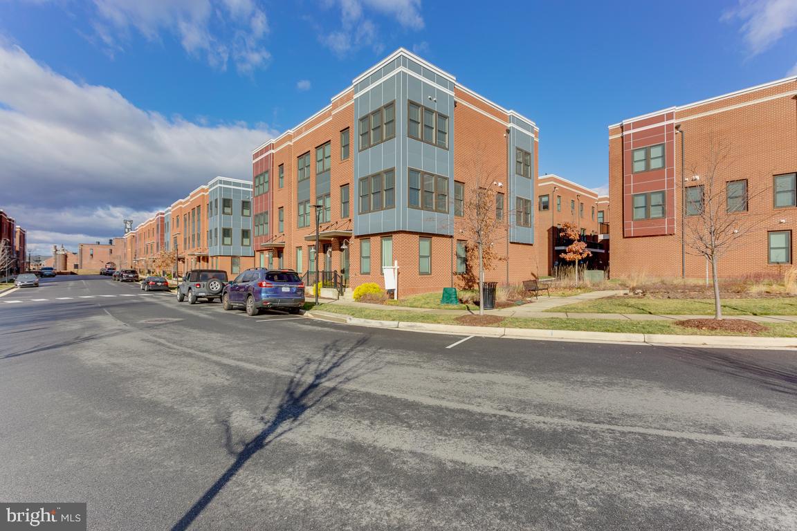 9136 Power House Road Lorton, VA 22079 - Photo 2 of 33