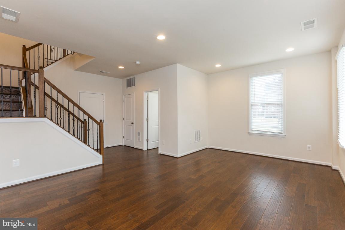 9136 Power House Road Lorton, VA 22079 - Photo 4 of 33