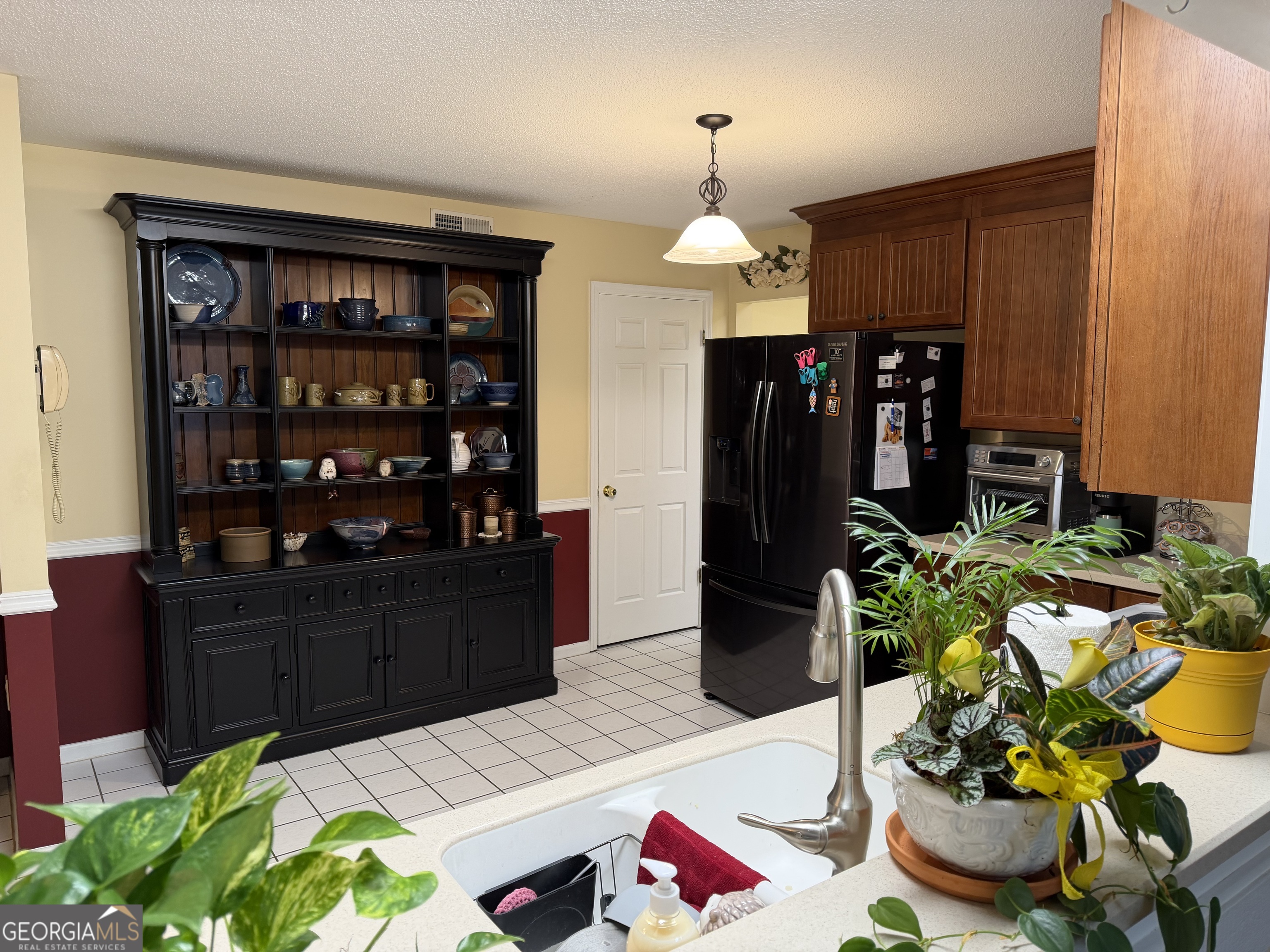 223 Trinity Road Dublin, GA 31021 - Photo 18 of 42 a living room with furniture