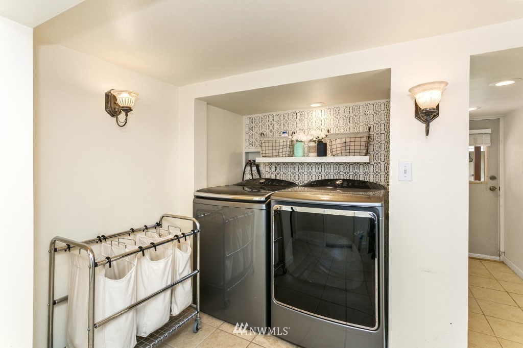 7425 Lower Ridge Road Everett, WA 98203 - Photo 14 of 25