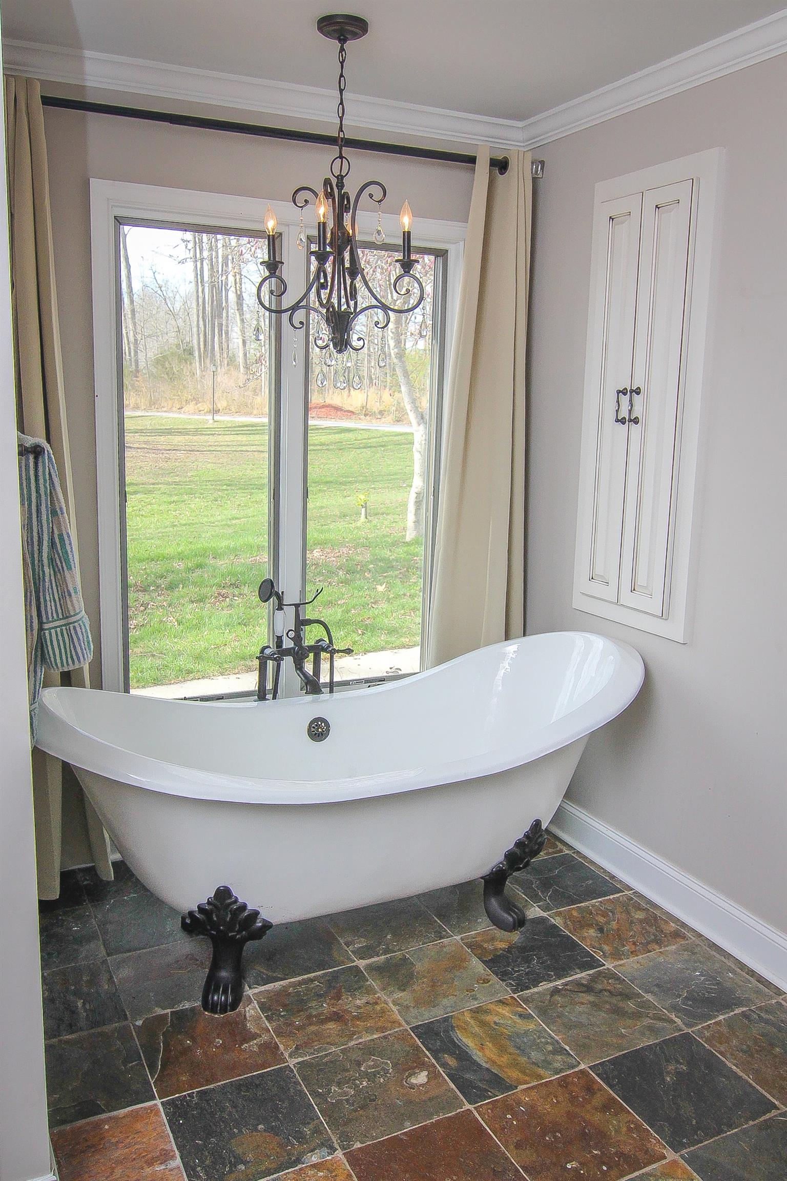 353 Motlow Road Tullahoma, TN 37388 - Photo 14 of 30 Relay in this beautiful claw foot tub