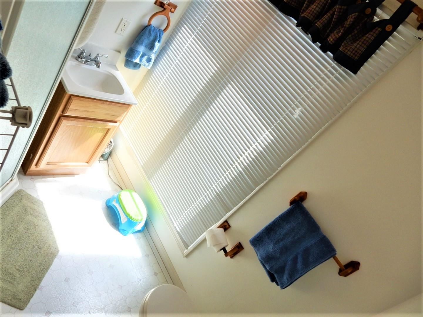 11687 Black Point Road Syracuse, IN 46567 - Photo 13 of 21 Gallery Image 13