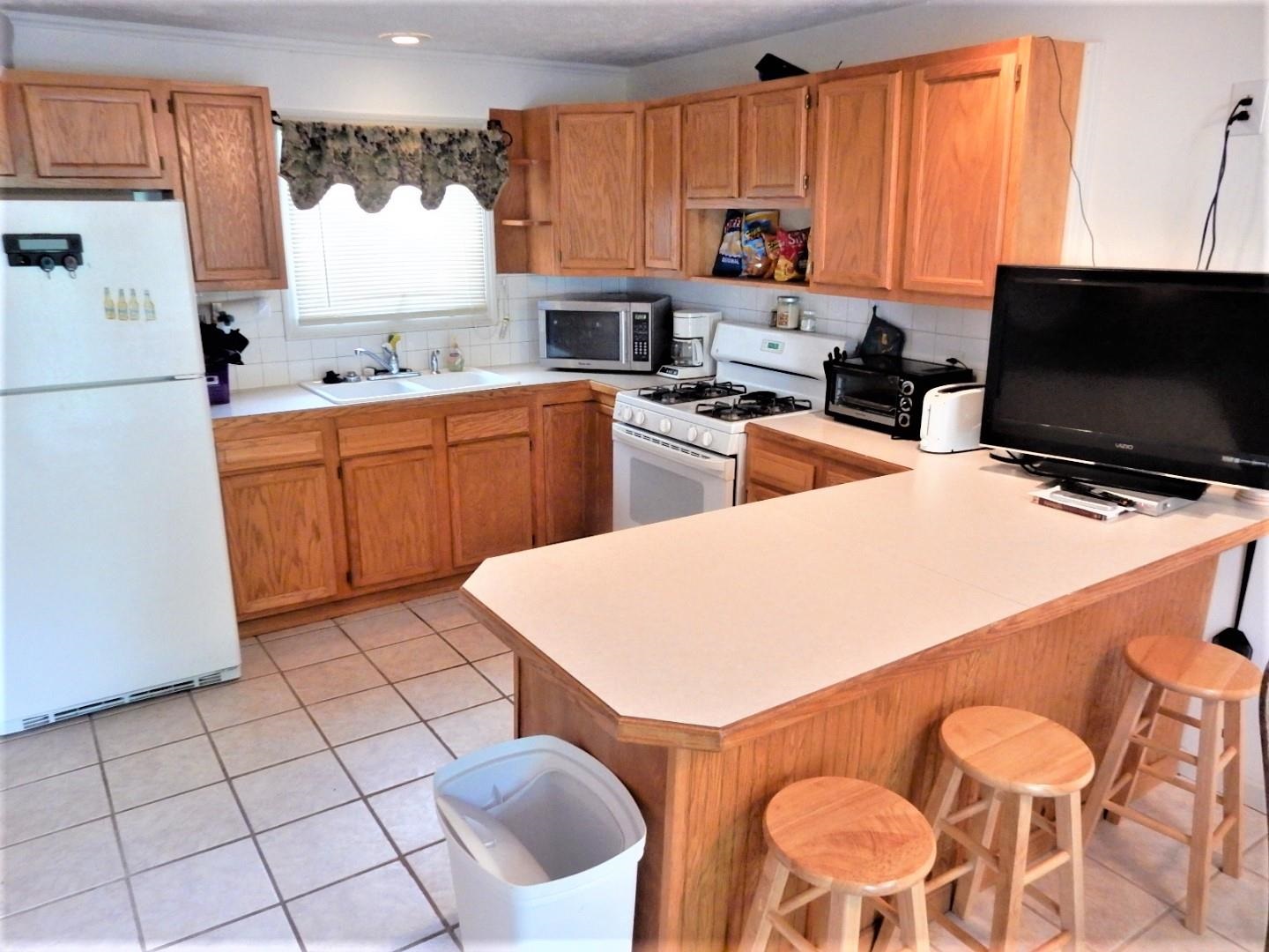 11687 Black Point Road Syracuse, IN 46567 - Photo 3 of 21 Gallery Image 3