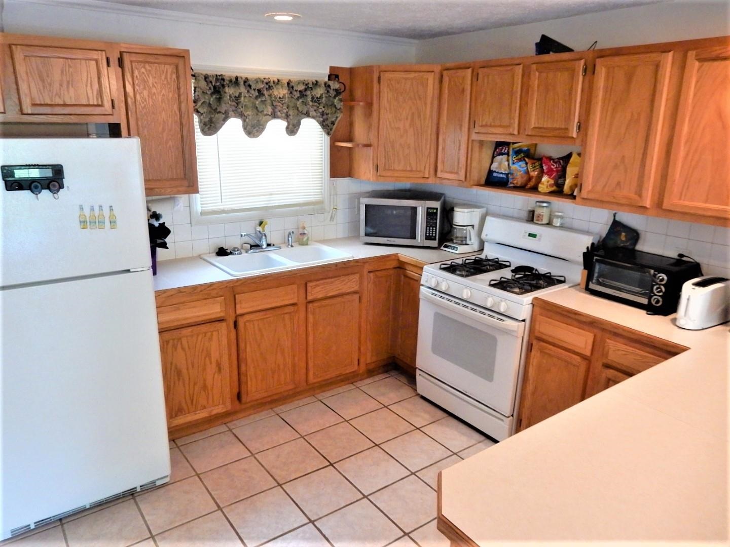 11687 Black Point Road Syracuse, IN 46567 - Photo 4 of 21 Gallery Image 4