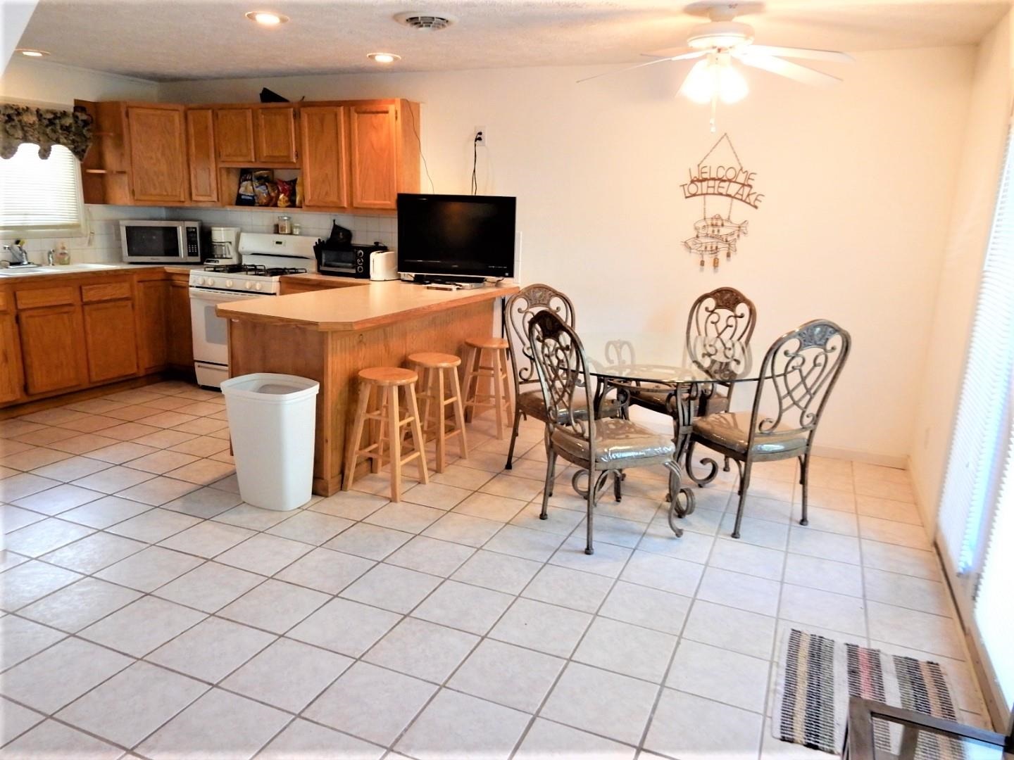 11687 Black Point Road Syracuse, IN 46567 - Photo 5 of 21 Gallery Image 5