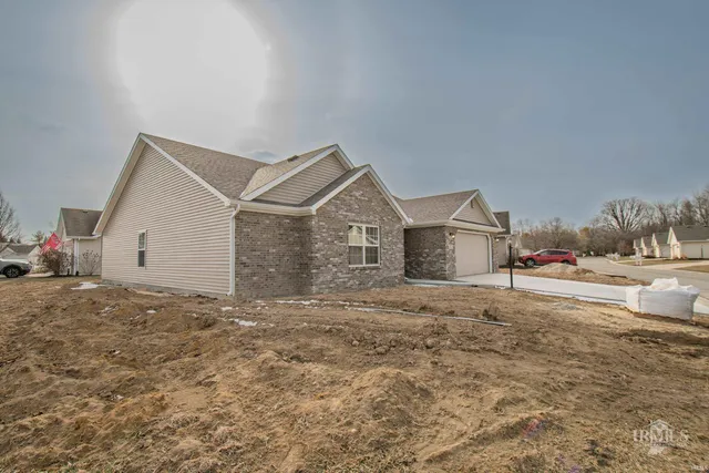$352,682 | 2805 West Preserve Lane, Muncie, IN 47304