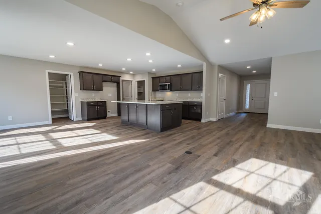 $352,682 | 2805 West Preserve Lane, Muncie, IN 47304