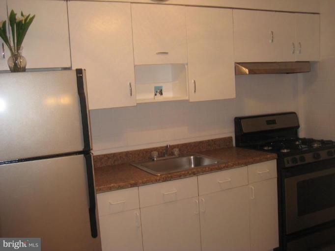 1021 St Dunstans Road Baltimore, MD 21212 - Photo 4 of 11 Kitchen #3