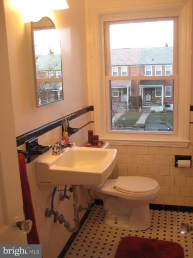 1021 St Dunstans Road Baltimore, MD 21212 - Photo 9 of 11 Bath #1