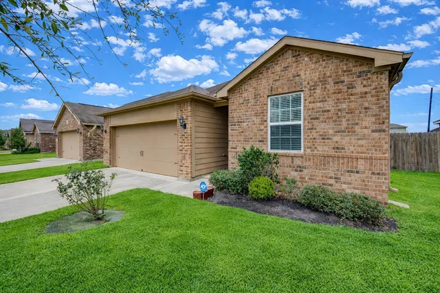 $249,900 | 9443 Sky Blue Drive, Rosharon, TX 77583