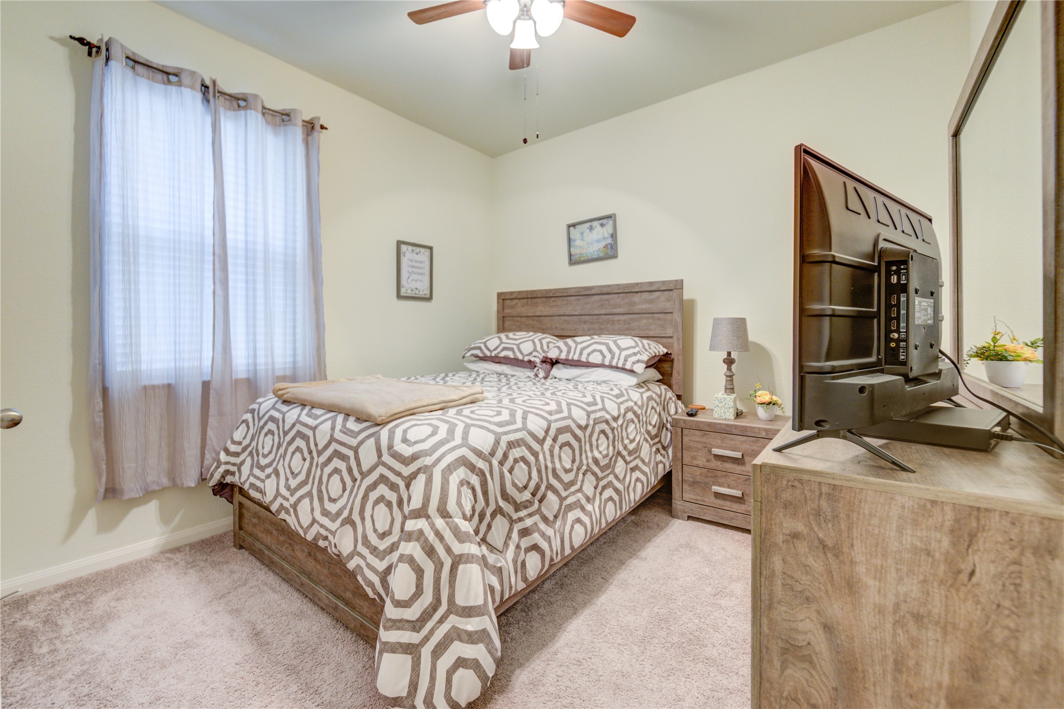 9443 Sky Blue Drive Rosharon, TX 77583 - Photo 13 of 23 Comfortable secondary bedroom.