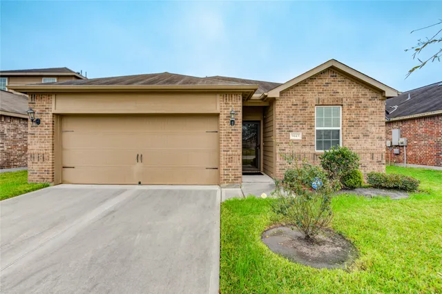 $249,900 | 9443 Sky Blue Drive, Rosharon, TX 77583