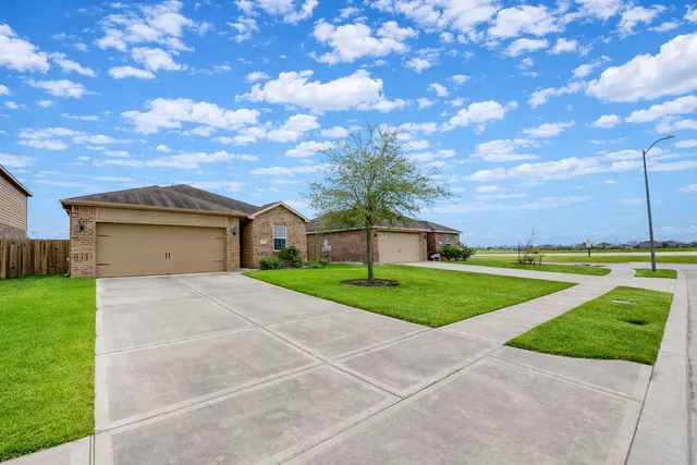 $249,900 | 9443 Sky Blue Drive, Rosharon, TX 77583