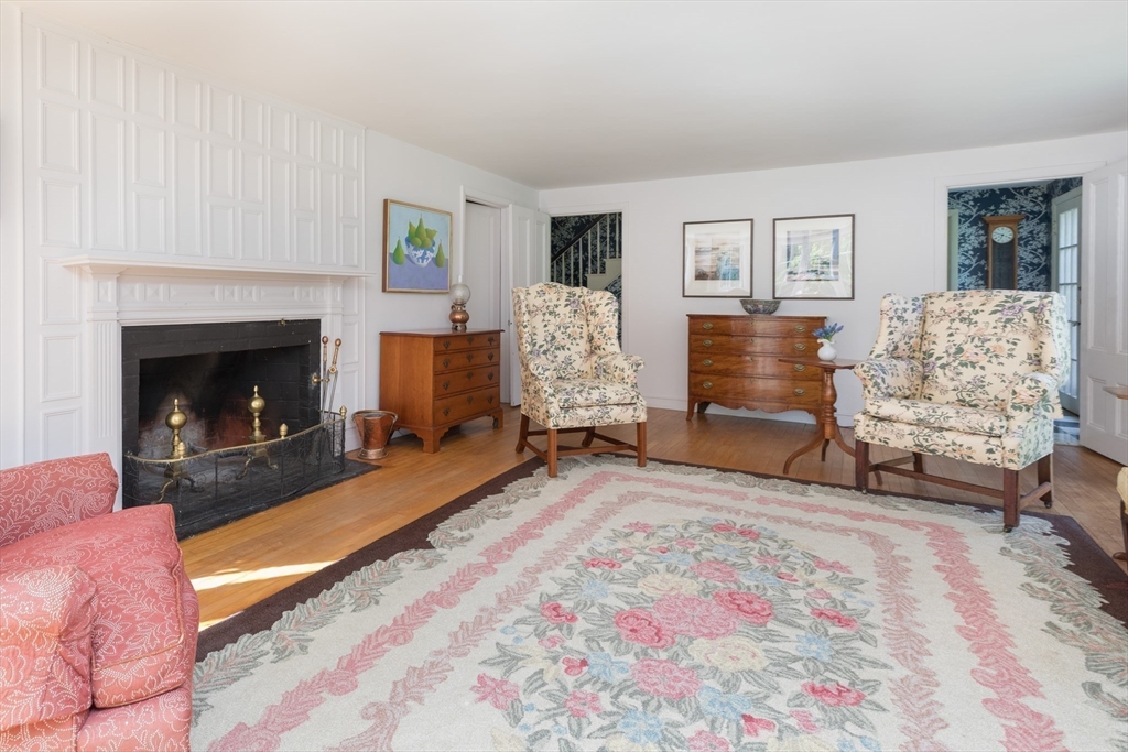 56 Ridgeway Road Weston, MA 02493 - Photo 13 of 39