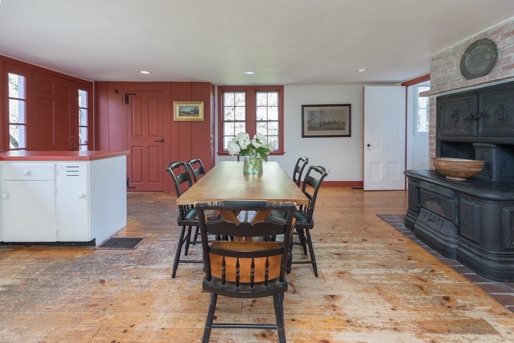 56 Ridgeway Road Weston, MA 02493 - Photo 17 of 39