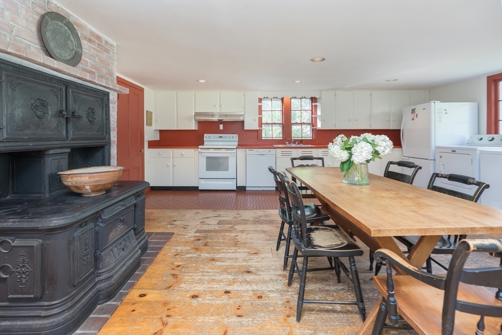 56 Ridgeway Road Weston, MA 02493 - Photo 18 of 39