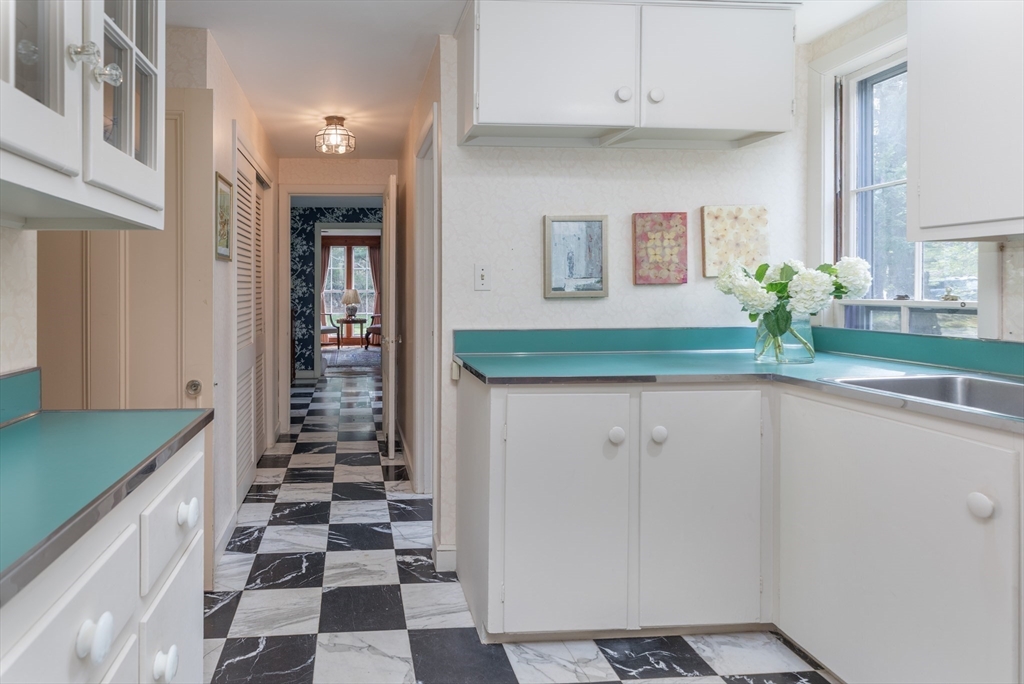 56 Ridgeway Road Weston, MA 02493 - Photo 19 of 39