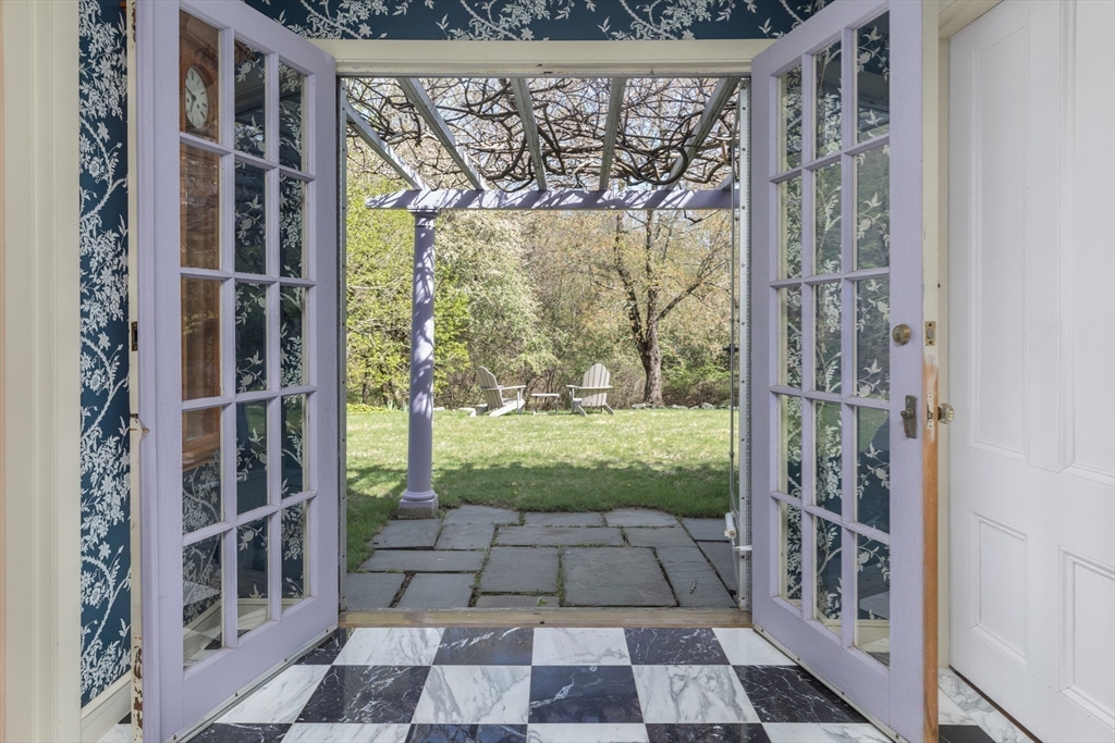 56 Ridgeway Road Weston, MA 02493 - Photo 9 of 39