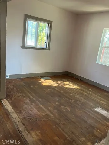 a view of empty room with window