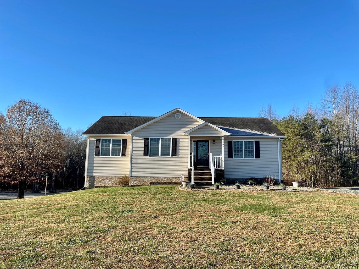 7207 Stage Road Concord, VA 24538 - Photo 1 of 29 a front view of a house with a garden