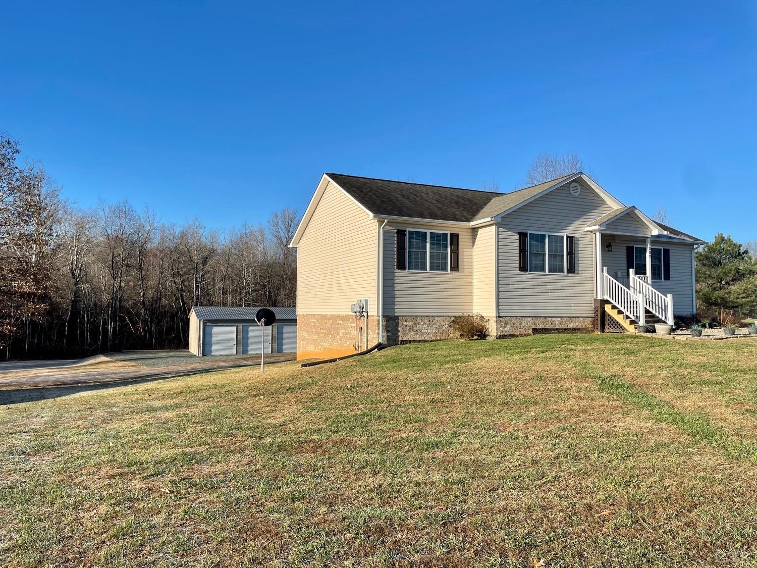 7207 Stage Road Concord, VA 24538 - Photo 2 of 29 a front view of a house with a yard