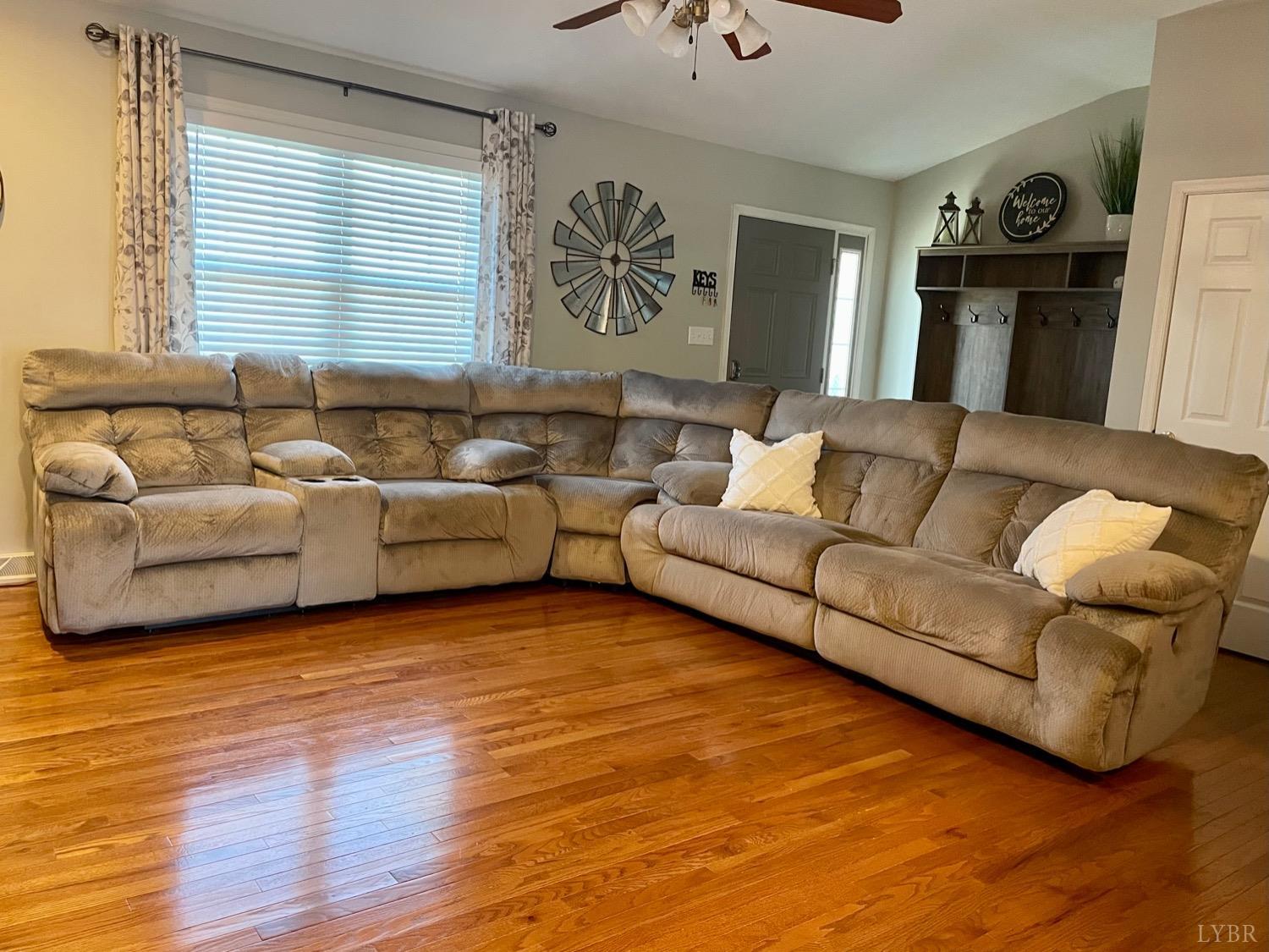 7207 Stage Road Concord, VA 24538 - Photo 7 of 29 a living room with furniture and a window