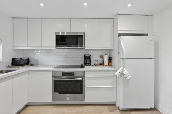 $2,000 | 9820 South Hollybrook Lake Drive, Unit 306, Pembroke Pines, FL 33025