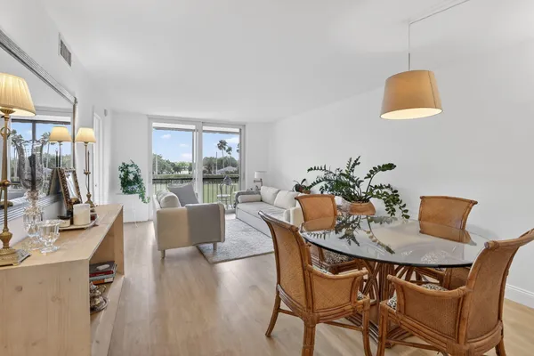 $2,000 | 9820 South Hollybrook Lake Drive, Unit 306, Pembroke Pines, FL 33025