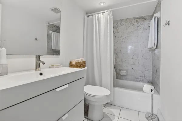 $2,000 | 9820 South Hollybrook Lake Drive, Unit 306, Pembroke Pines, FL 33025