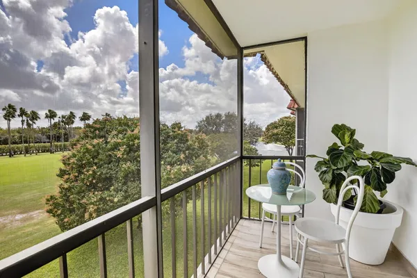 $2,000 | 9820 South Hollybrook Lake Drive, Unit 306, Pembroke Pines, FL 33025