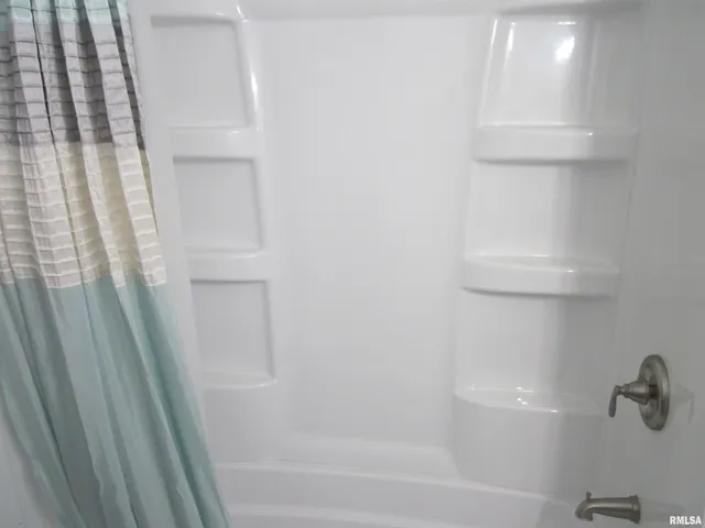 $299,900 | 10844 Cr 2950 Road East, Mason City, IL 62664