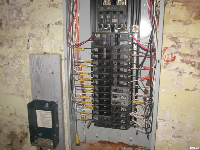 $299,900 | 10844 Cr 2950 Road East, Mason City, IL 62664