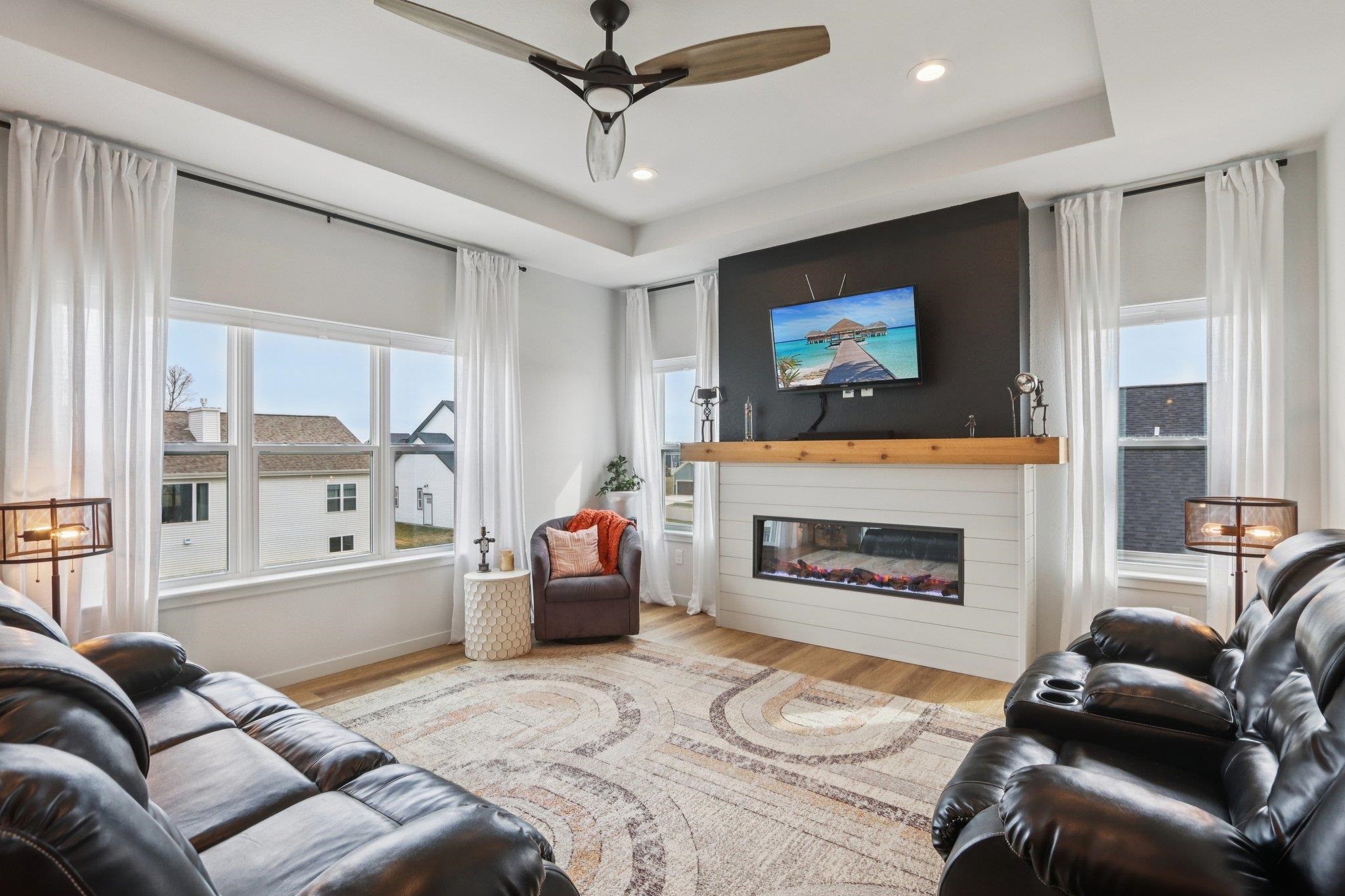 655 Ridge View Lane Oregon, WI 53575 - Photo 4 of 59