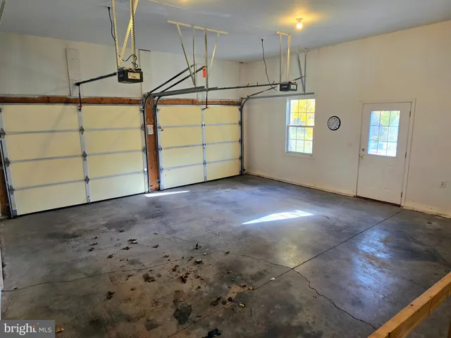 a black and white photo of a tennis court