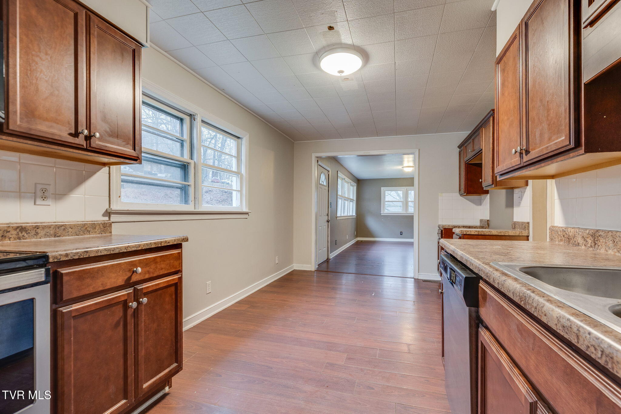 541 Gravely Road Kingsport, TN 37660 - Photo 11 of 26 015