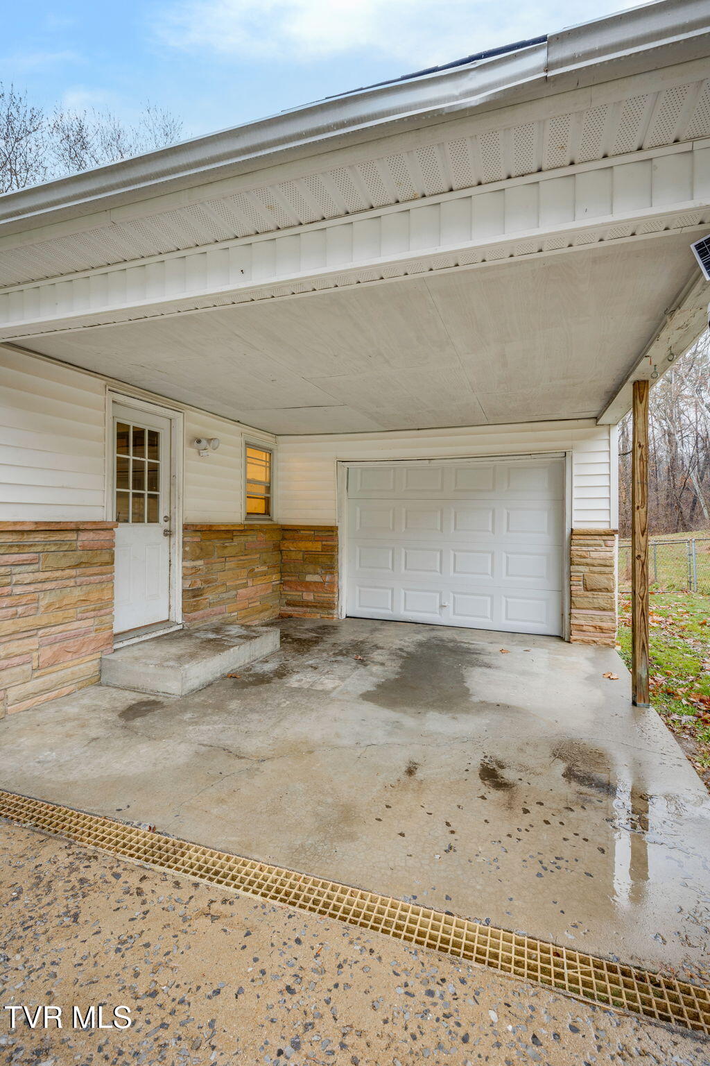 541 Gravely Road Kingsport, TN 37660 - Photo 3 of 26 004