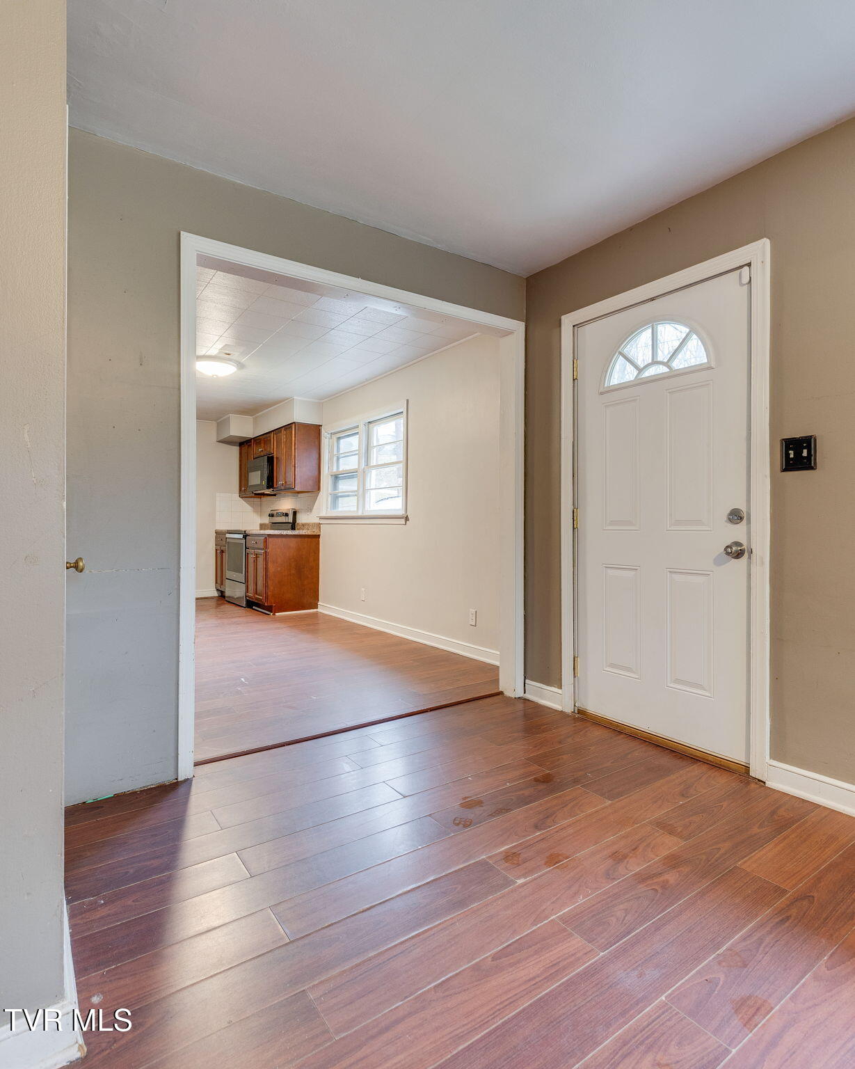 541 Gravely Road Kingsport, TN 37660 - Photo 4 of 26 007