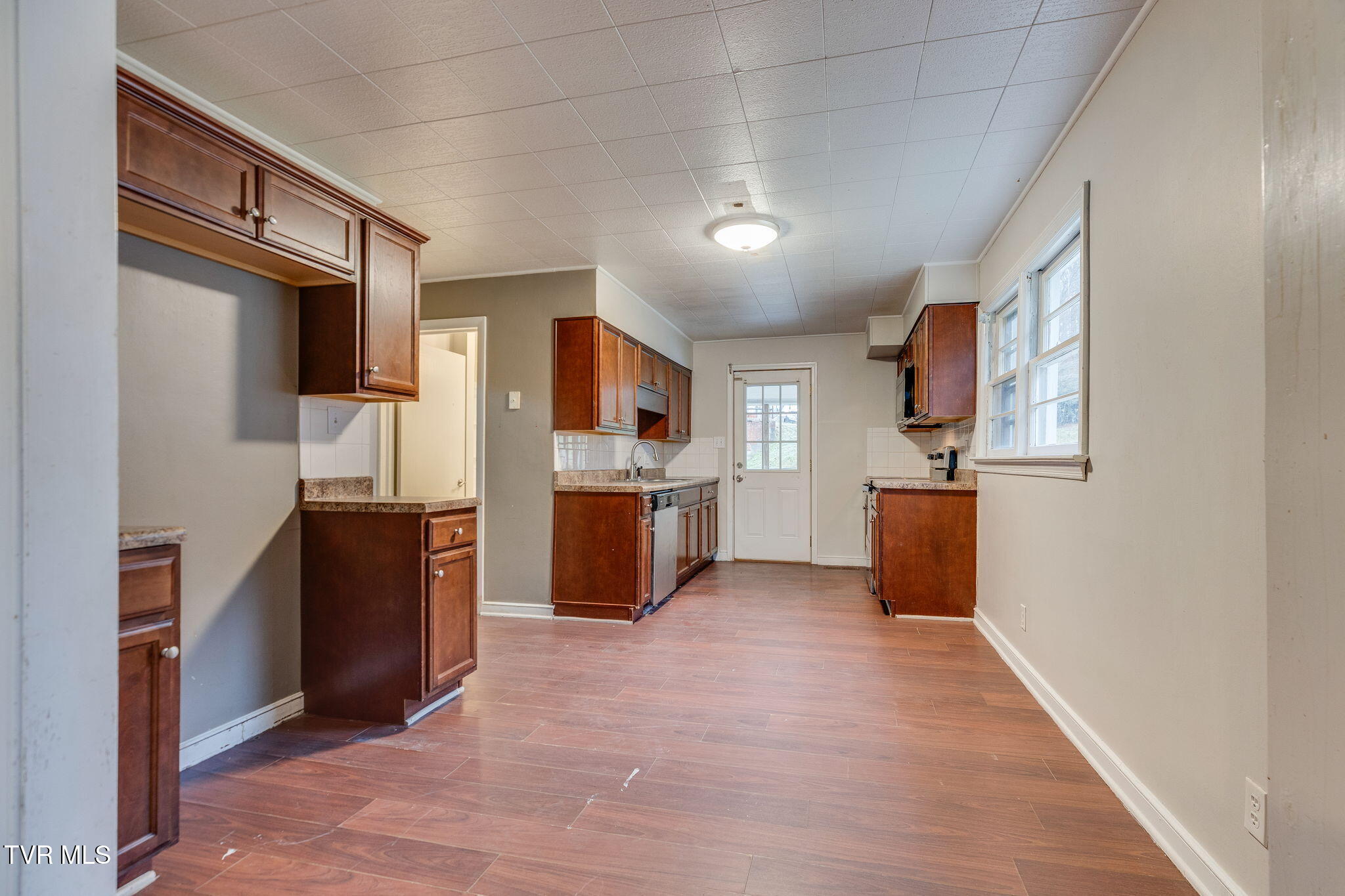 541 Gravely Road Kingsport, TN 37660 - Photo 7 of 26 011