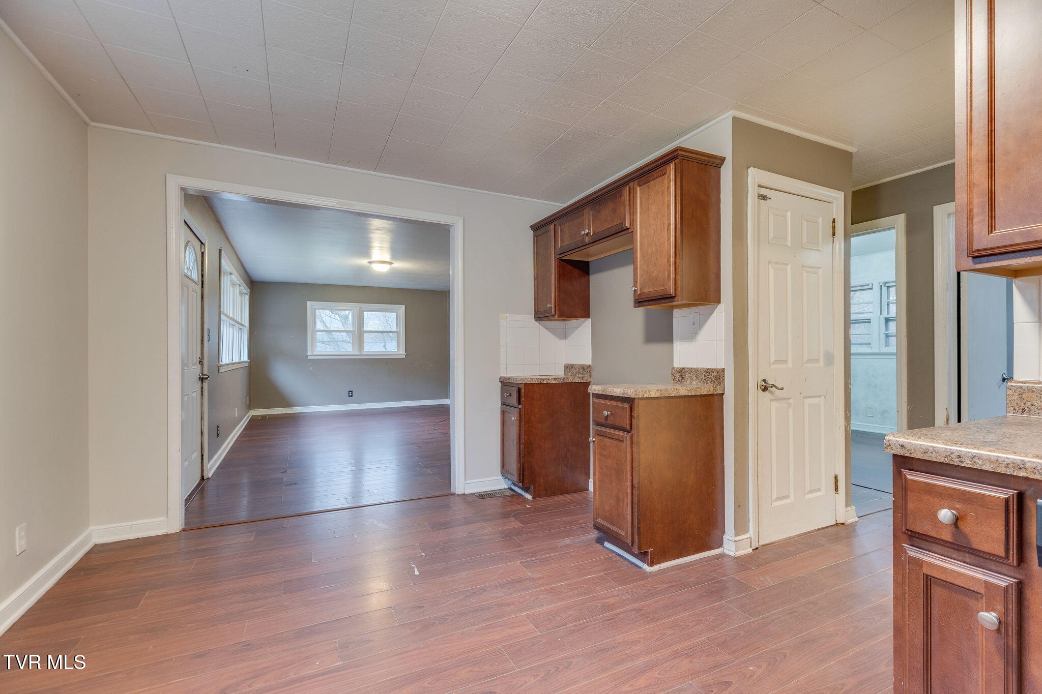 541 Gravely Road Kingsport, TN 37660 - Photo 8 of 26 012