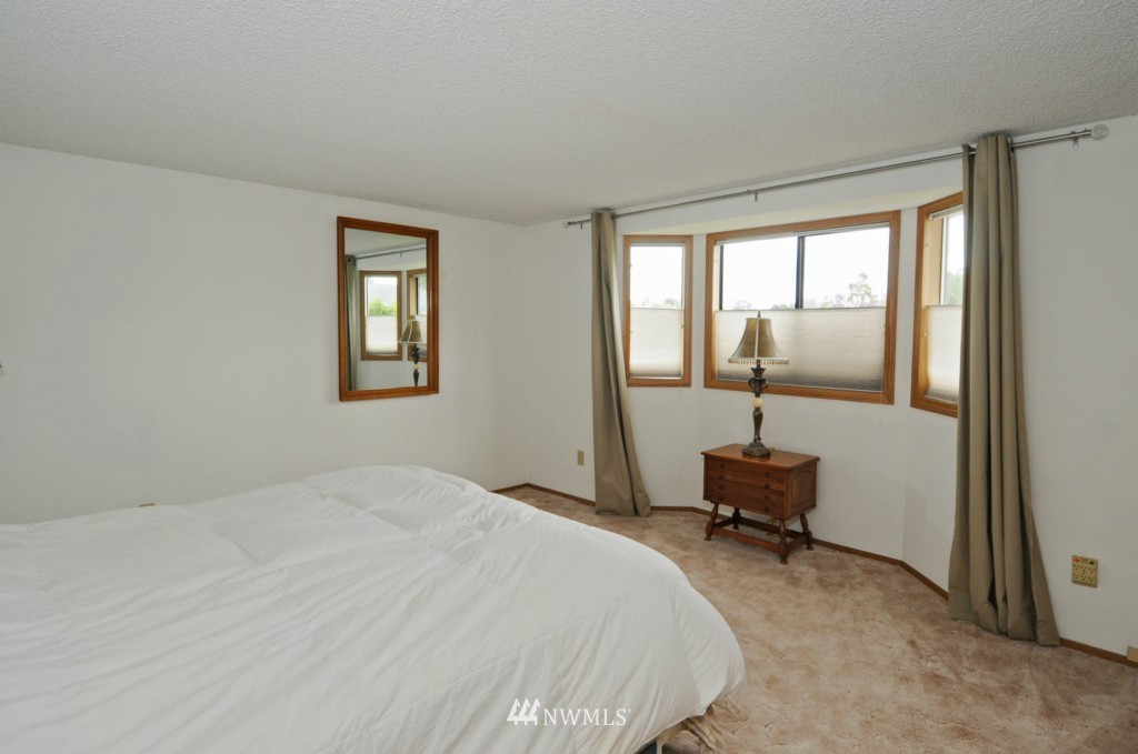 23721 Lake Drive East Bothell, WA 98021 - Photo 12 of 25 Gallery Image 12