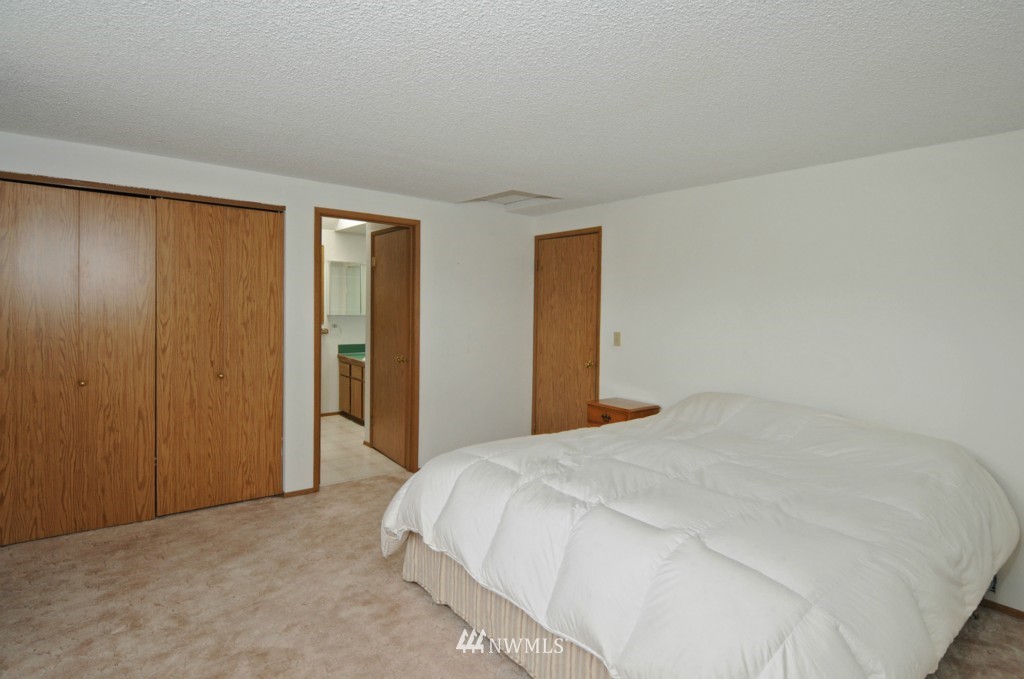 23721 Lake Drive East Bothell, WA 98021 - Photo 13 of 25 Gallery Image 13