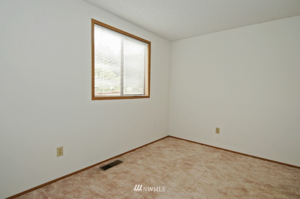 23721 Lake Drive East Bothell, WA 98021 - Photo 14 of 25 Gallery Image 14