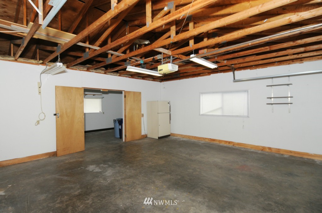 23721 Lake Drive East Bothell, WA 98021 - Photo 19 of 25 Gallery Image 19