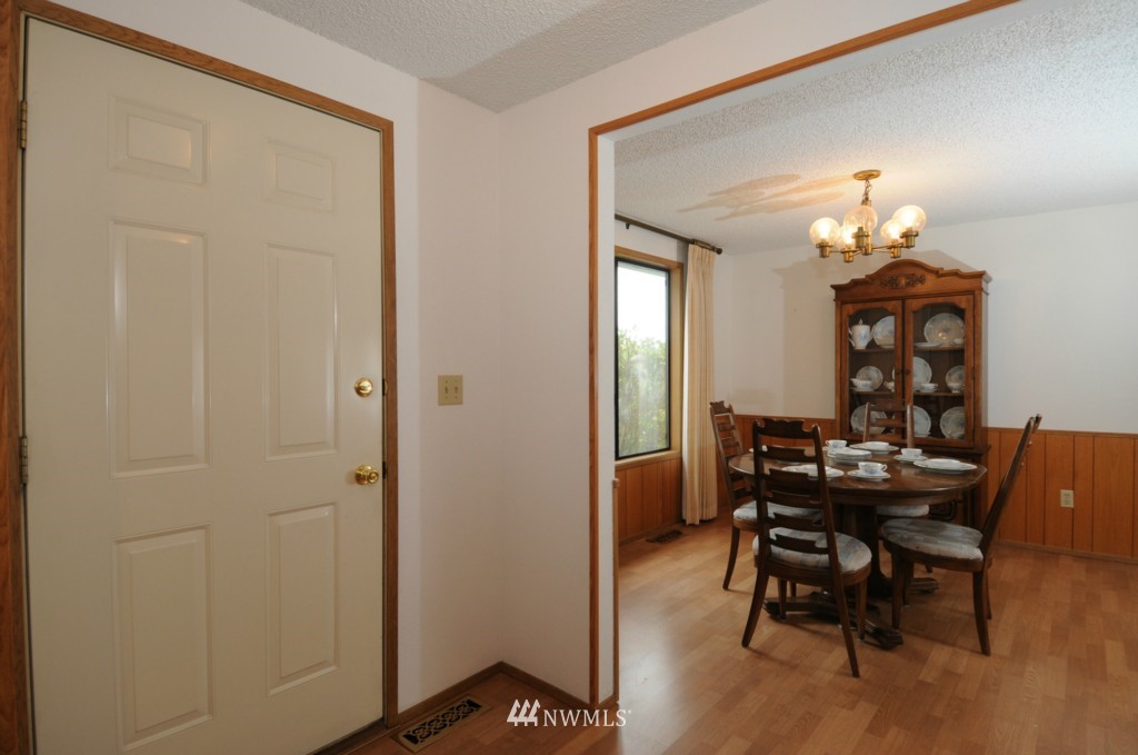 23721 Lake Drive East Bothell, WA 98021 - Photo 3 of 25 Gallery Image 3