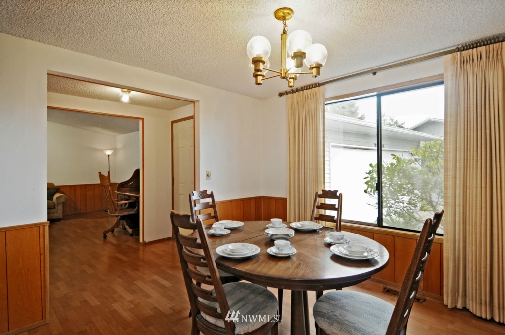 23721 Lake Drive East Bothell, WA 98021 - Photo 4 of 25 Gallery Image 4