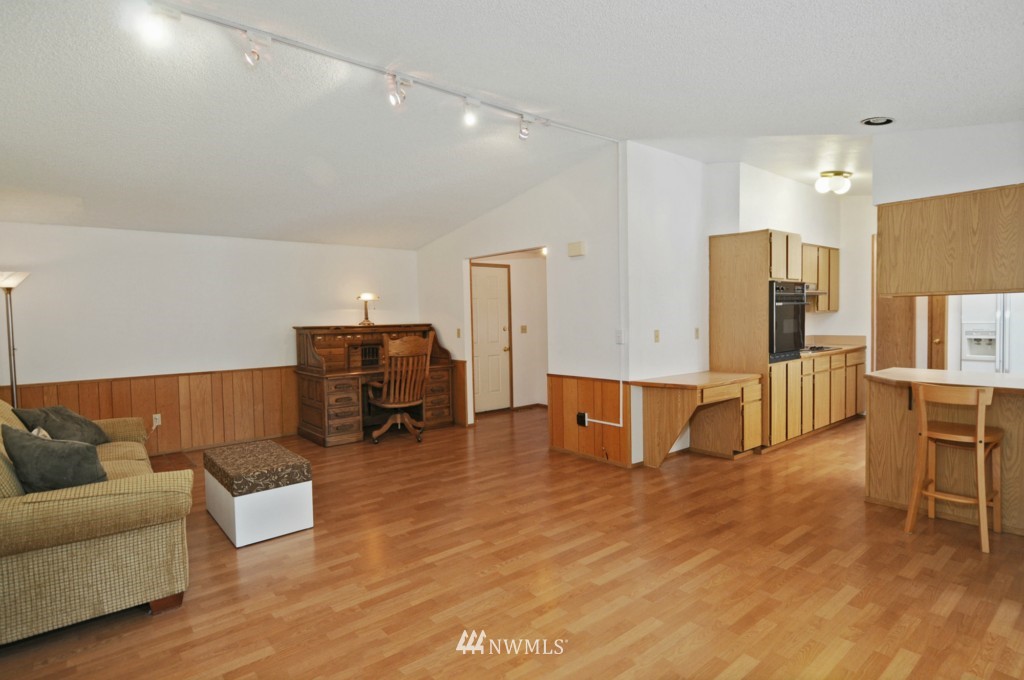 23721 Lake Drive East Bothell, WA 98021 - Photo 7 of 25 Gallery Image 7